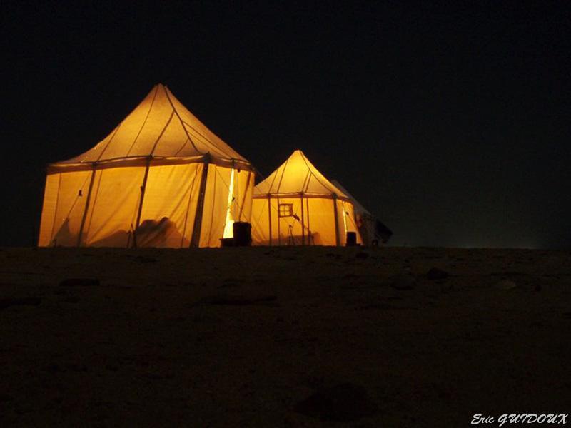 camp.jpg - Le camp de Wadi Lahami de nuit